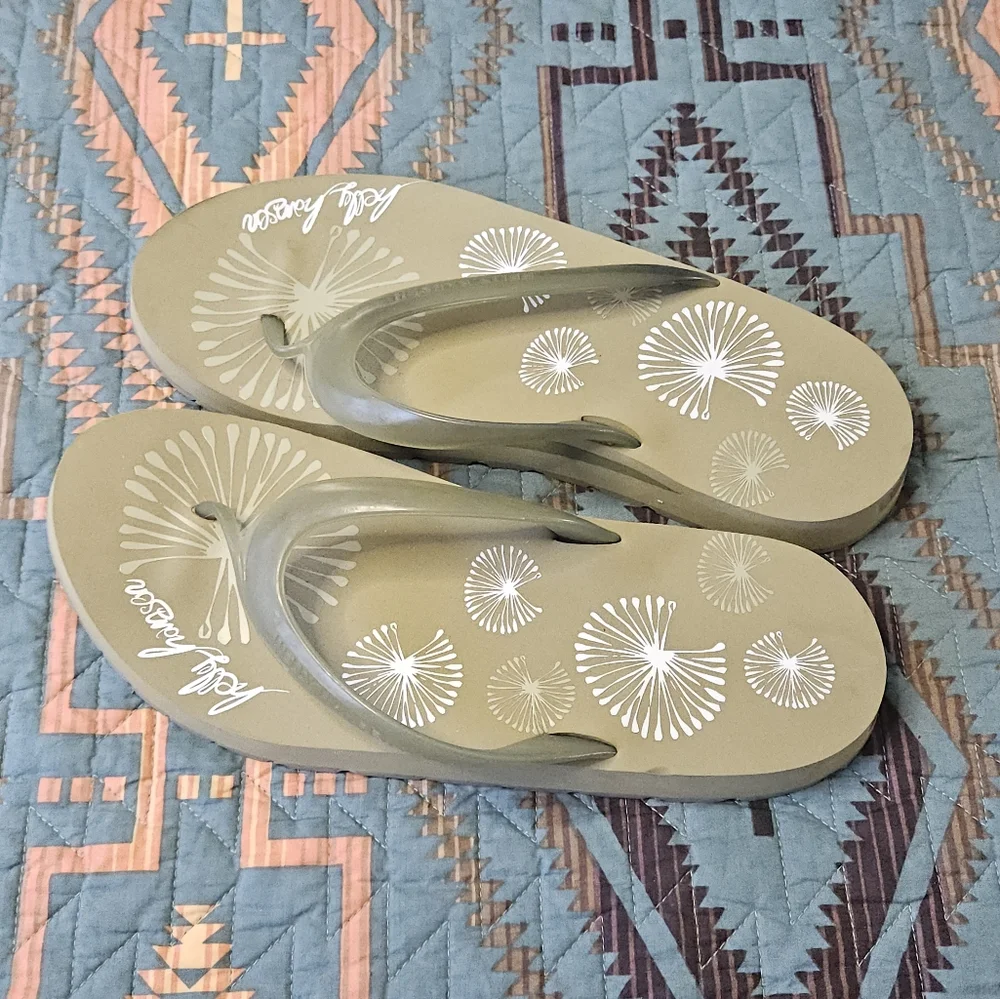 NWOT Helly Hansen‎ Flip Flops